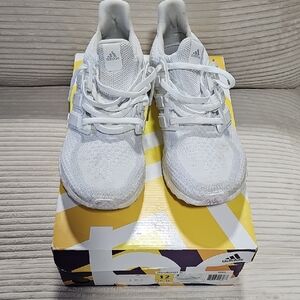 Adidas White Sneakers Lightweight Breathable Design